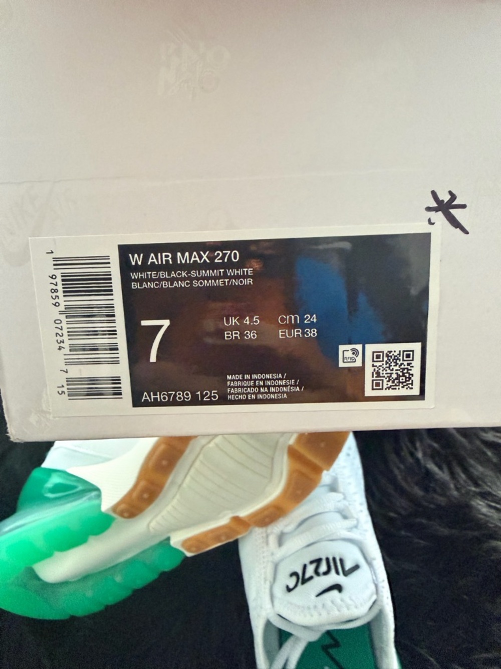 Nike Air Max 270 - Picture 9 of 15